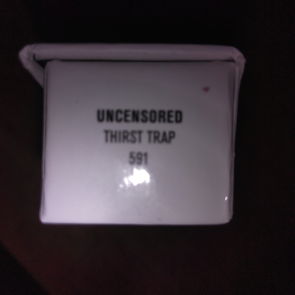 IL MAKIAGE Uncensored Lip Plumper in White Box - Picture 3 of 3